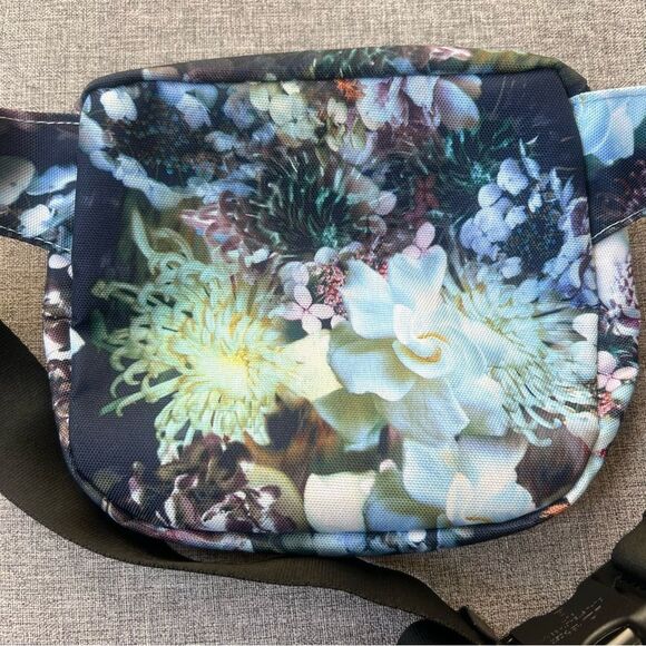 Herschel Supply Co - Fifteen Hip Pack, Winter Floral Hoffman Collection - Picture 12 of 14